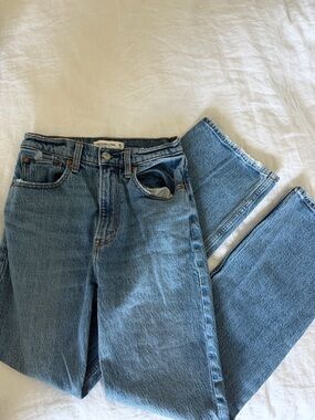 Abercrombie 90s Relaxed Jean High Rise